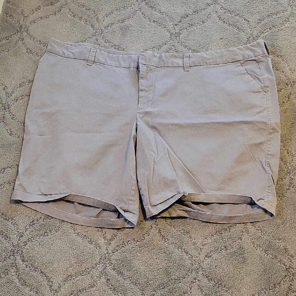 Old Navy Beige Women’s Bermuda Shorts